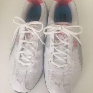 woman Puma Turin sneakers